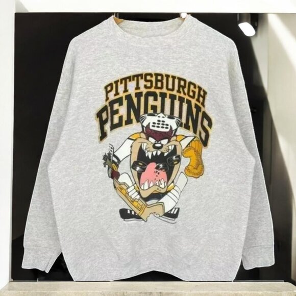 Pittsburgh Penguins NHL Sweatshirt Vintage Style 1990s Looney Tunes - Picture 1 of 3